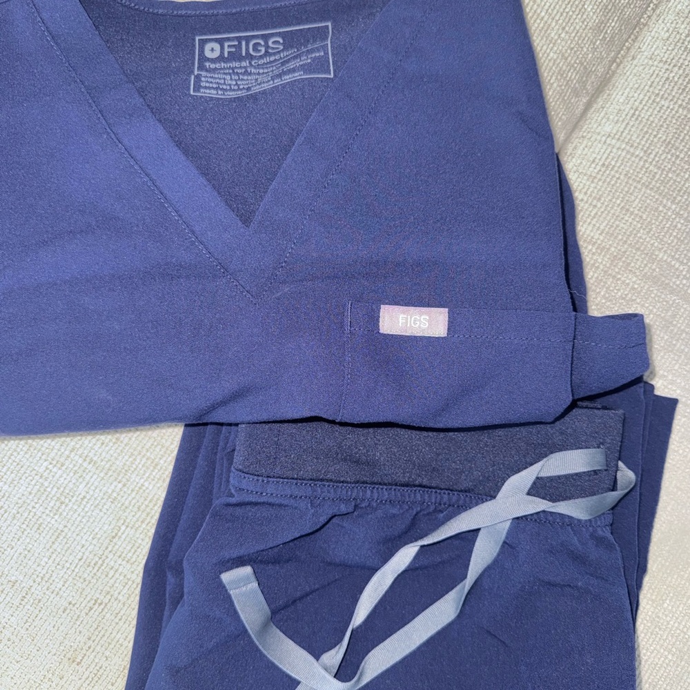 Figs Deep Blue Scrub Set